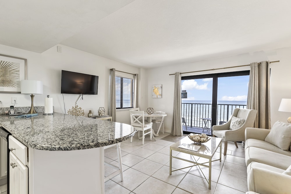 Coastal Chic Suite 1001