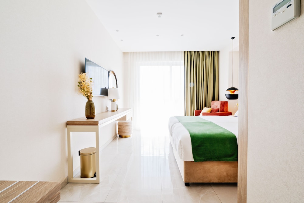 Superior Room, Sea View - Photo 6