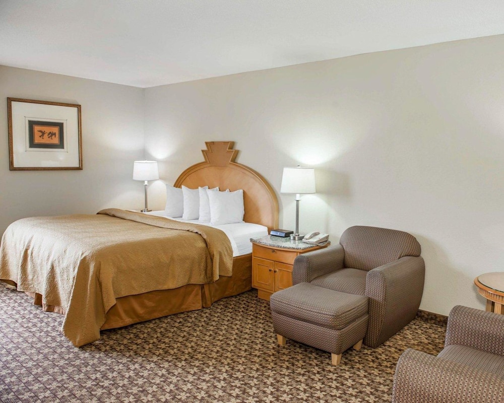 Standard Room, 1 King Bed - Photo 4