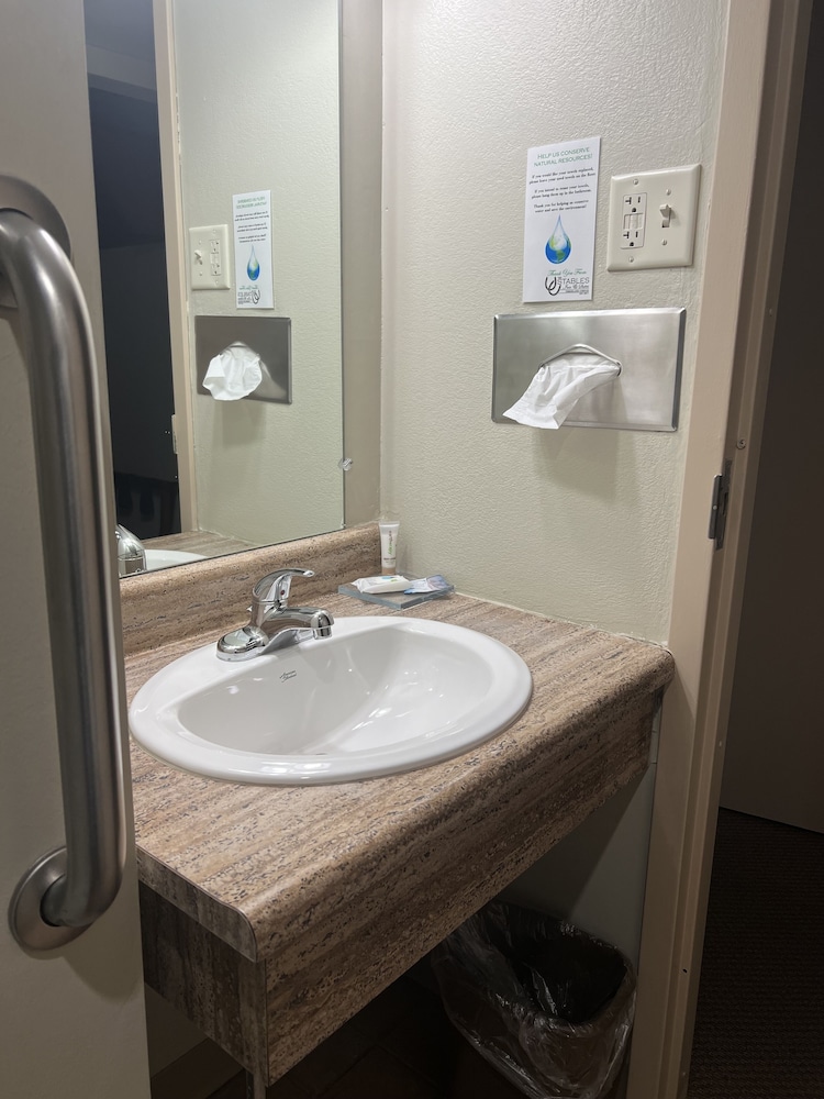 Basic Double Room, 2 Double Beds, Non Smoking photo 2