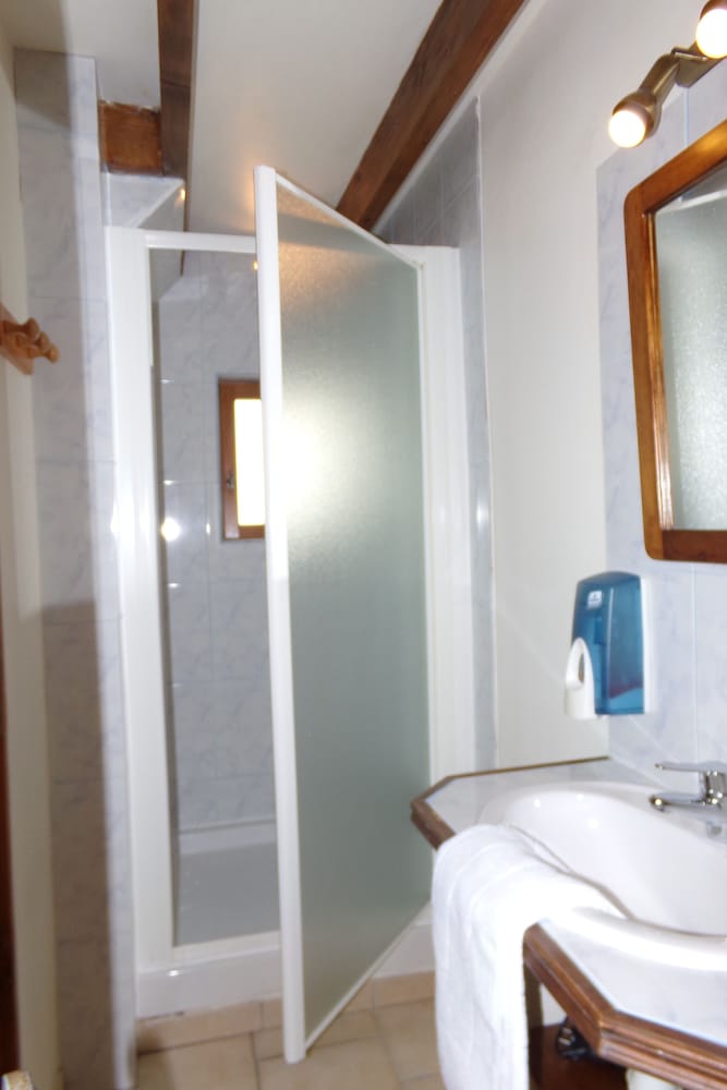 Classic Quadruple Room, Multiple Beds, Non Smoking photo 2