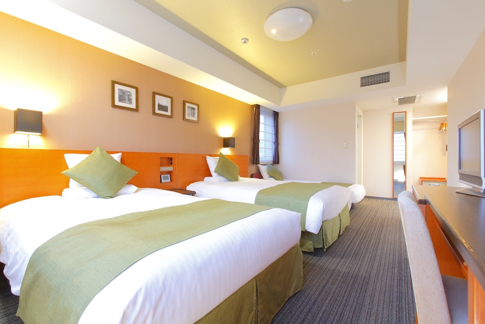 Standard Triple Room, Non Smoking (Bed width 120cm x 2 beds, 97cm x1bed) photo 3