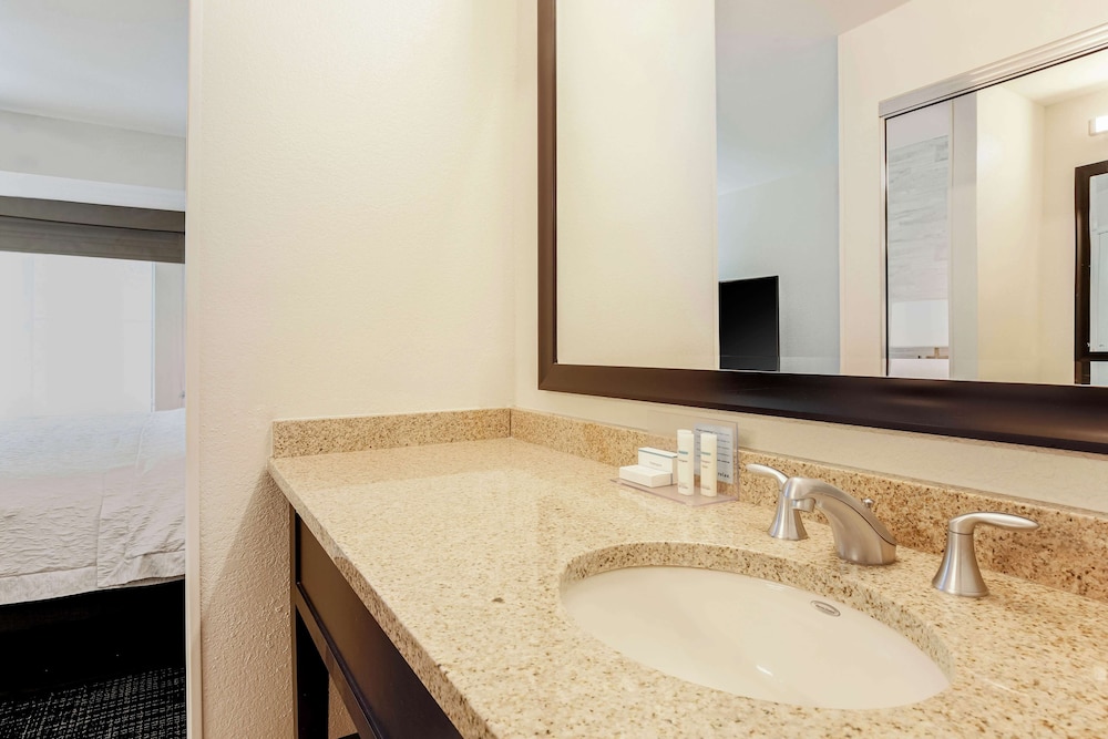 Suite, 1 King Bed, Kitchen - Photo 6
