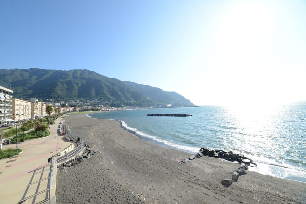 Classic Double or Twin Room, Balcony, Partial Sea View photo 3