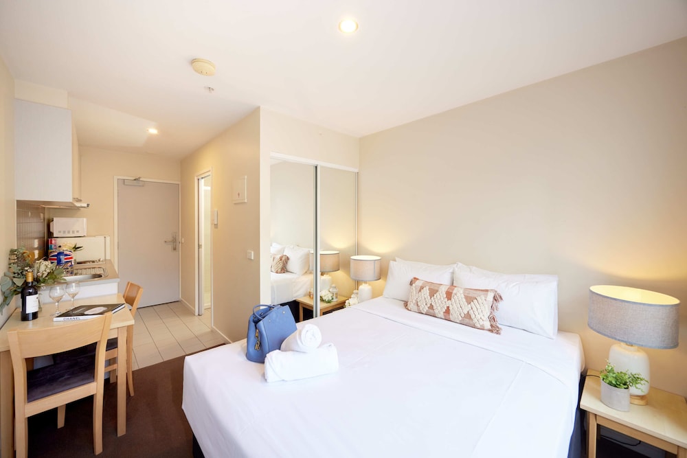 Studio Apartment - Photo 1