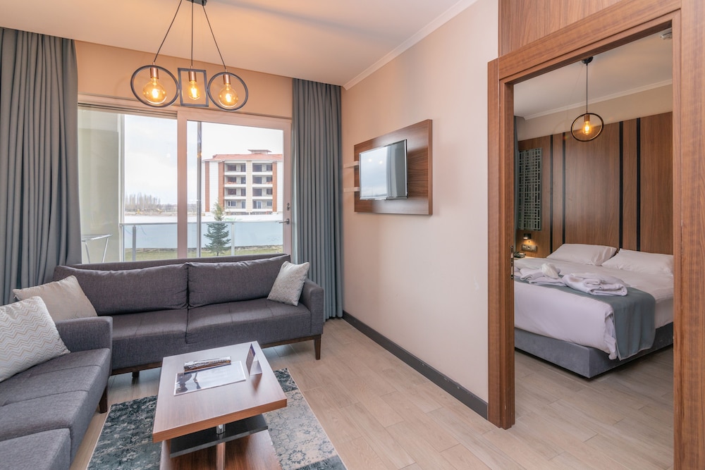 Junior Suite, 1 Bedroom, Non Smoking photo 1