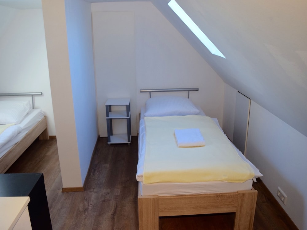 Apartment, Multiple Bedrooms (63-00) photo 1
