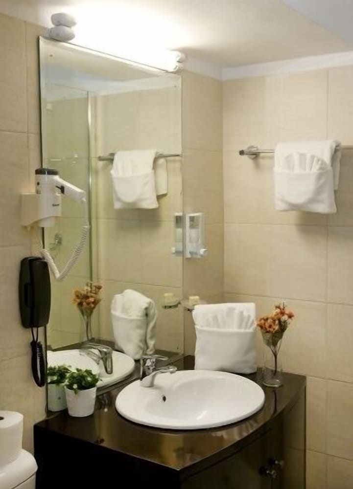 Standard Double Room - Photo 3