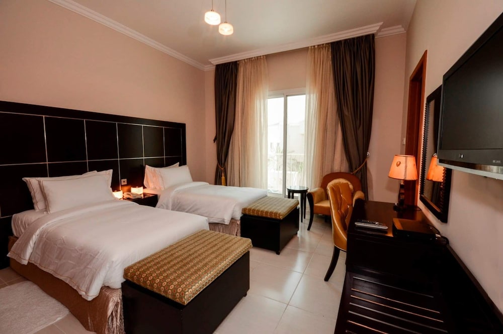 Family Villa, 4 Bedrooms, Garden View, Poolside photo 2