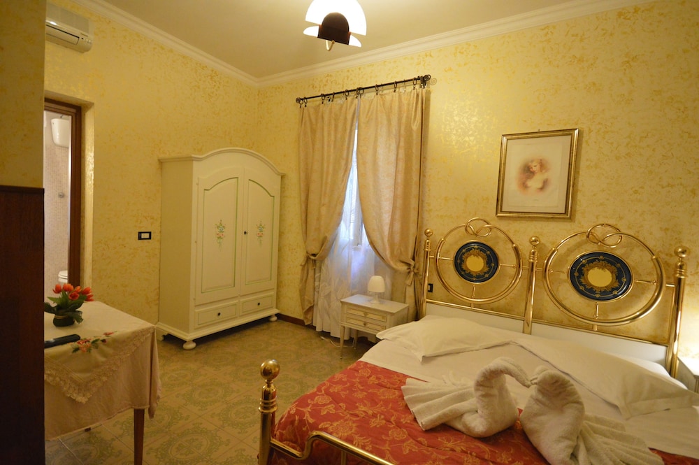 Classic Double Room, Private Bathroom