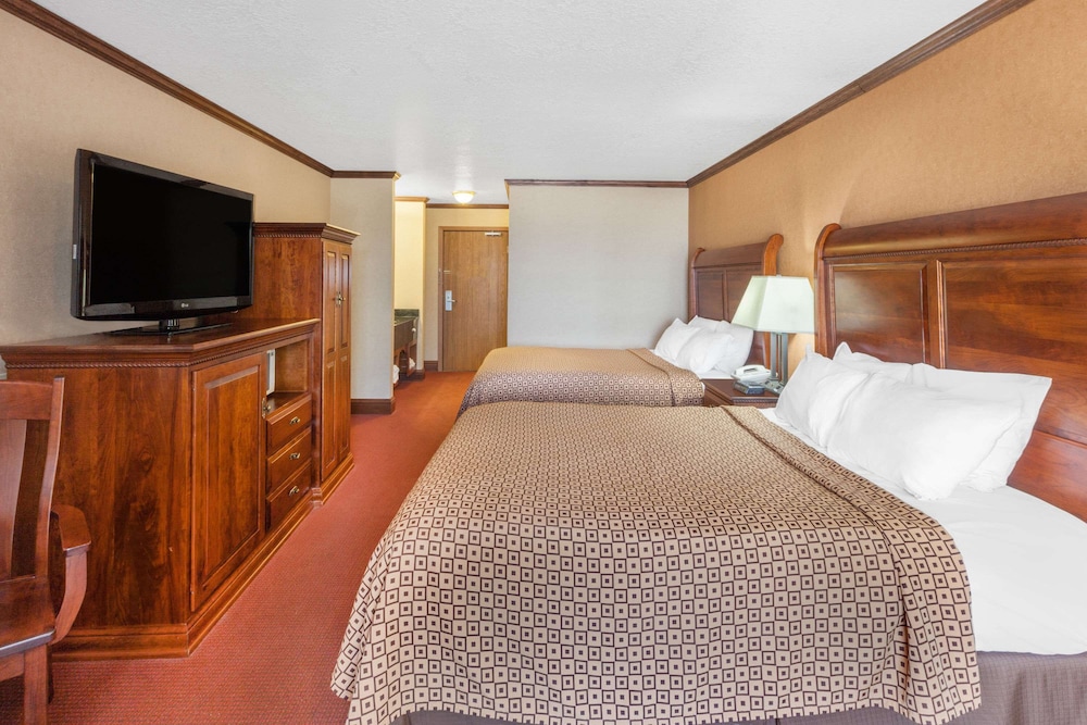 Standard Room, 1 King Bed and 1 Queen Bed, Patio - Photo 1