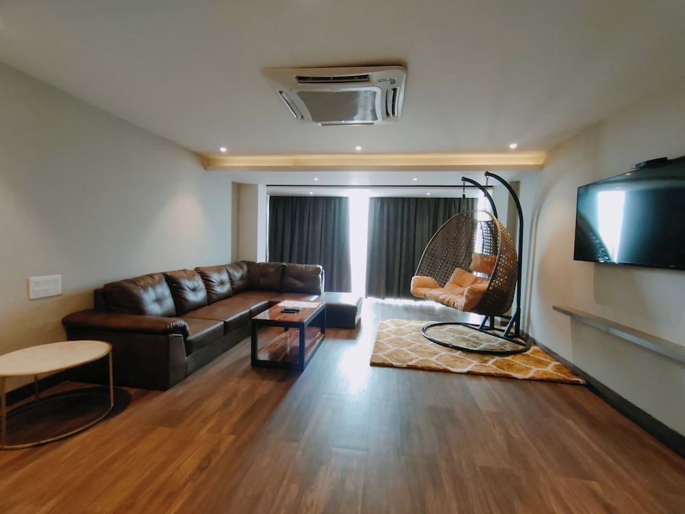 Suite Room - Photo 4