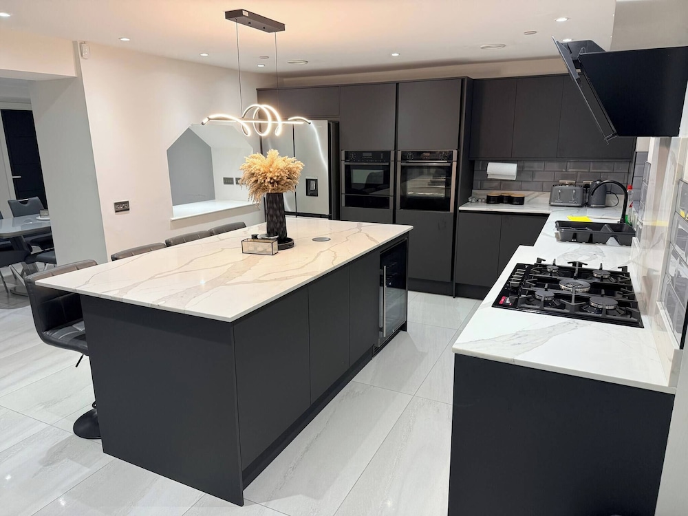 Luxury Home 5 Bedroom 3 Bathroom Games Room Parking, Foto 37