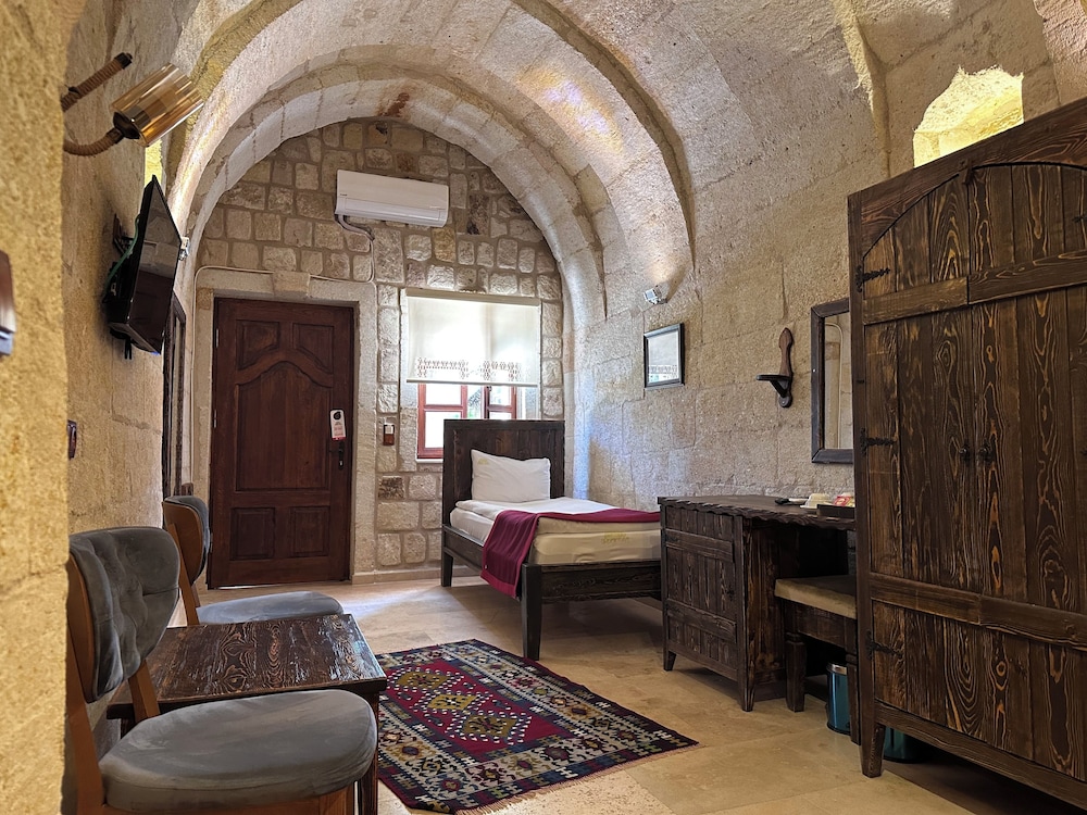 Standard Triple Room - Photo 4