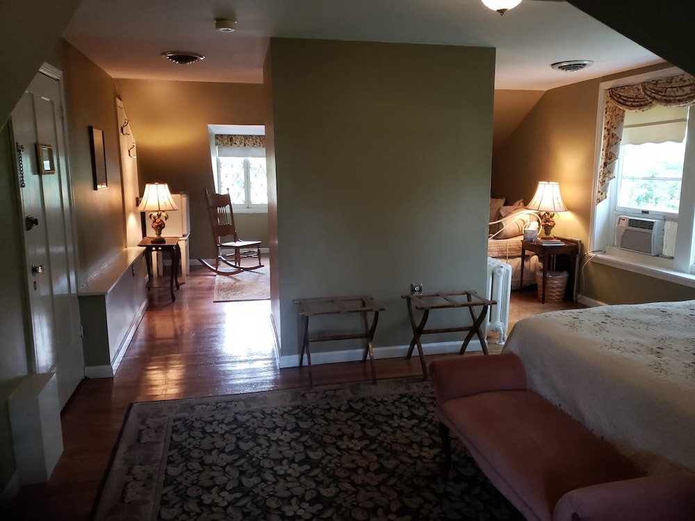 The Robin's Nest Suite photo 3