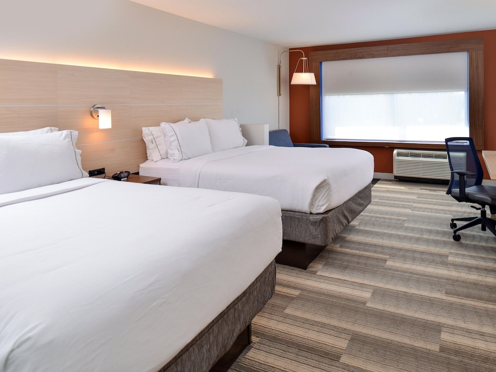 Suite, Multiple Beds - Photo 3