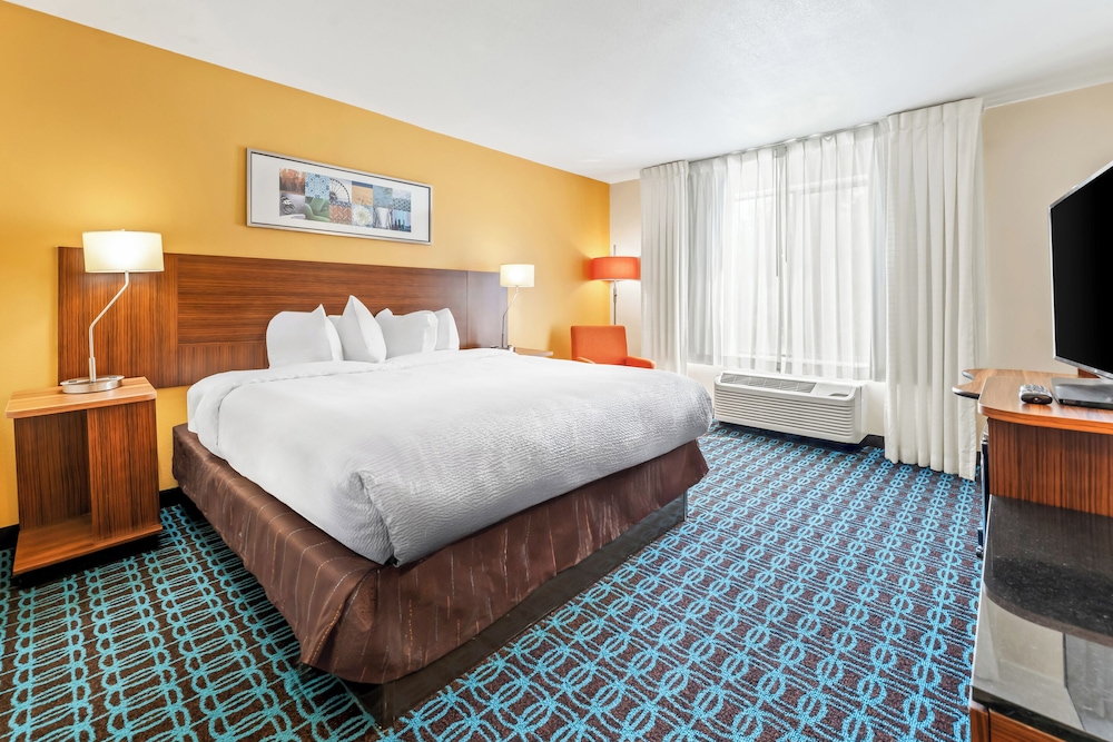 Room, 1 King Bed, Accessible, Non Smoking - Photo 3