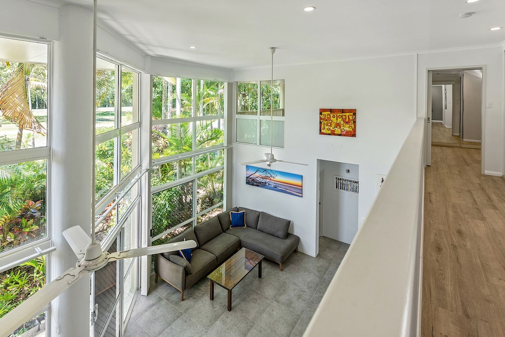 Family Townhome, 3 Bedrooms, 2 Bathrooms photo 1