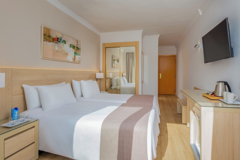 Standard Room (Lateral Sea view (2+1)) - Photo 2