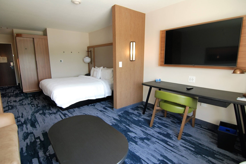 Suite, 1 King Bed with Sofa bed - Photo 1