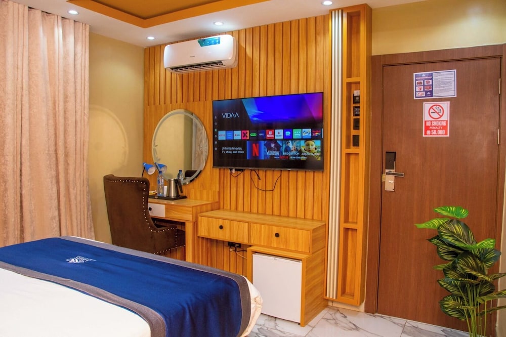 Deluxe Double Room, Balcony, City View photo 3