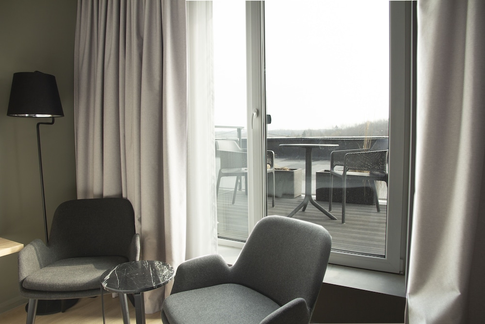 Superior Room, Terrace (Airport View) - Photo 3