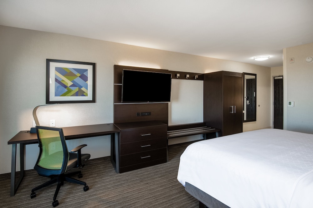 Standard Room, 1 King Bed, Mobility Accessible, Non Smoking (Communications) - Photo 4