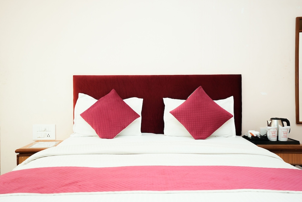 Deluxe Room - Photo 9