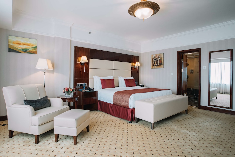 Suite, 1 King Bed photo 1