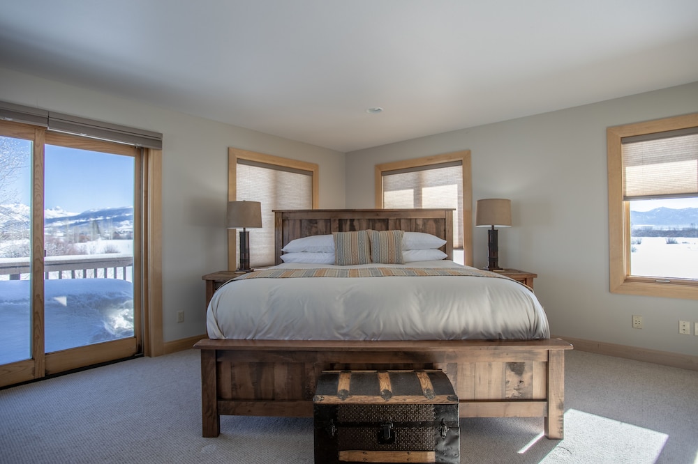 Panoramic Suite, 1 King Bed, Balcony, Mountain View, (Kootenai) photo 1