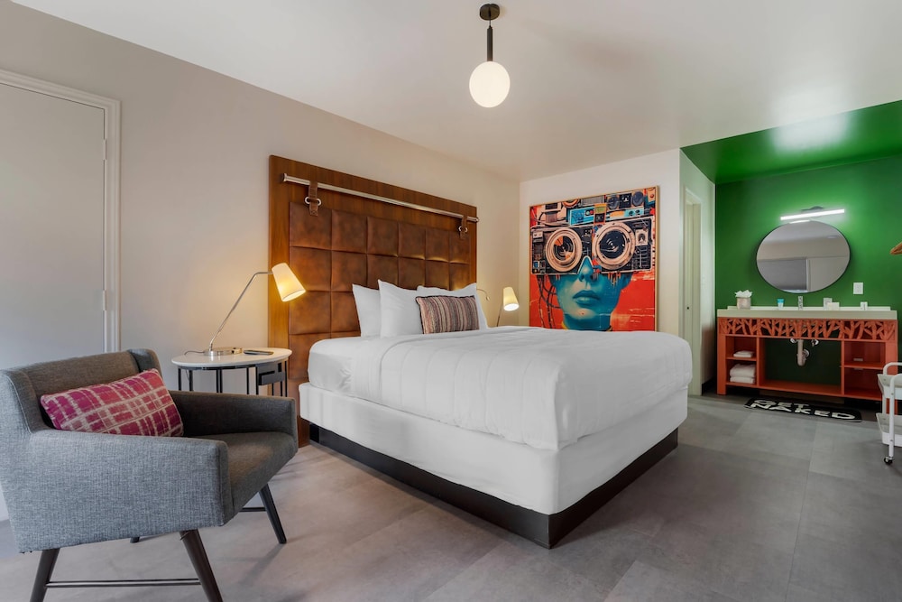 Suite, 1 King Bed, Non Smoking - Photo 1