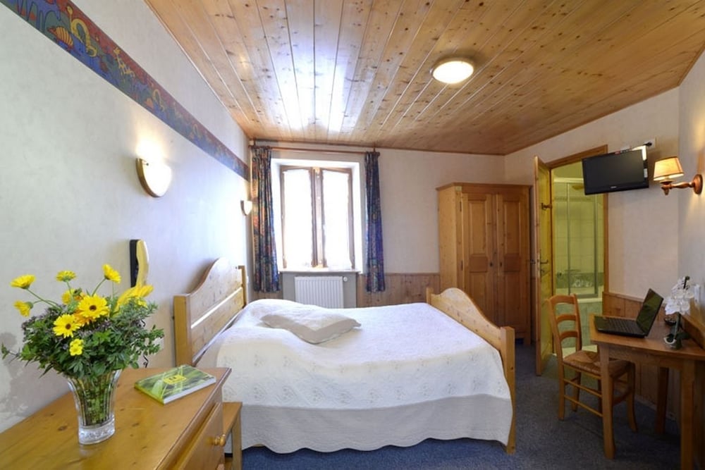 Standard Double Room photo 2