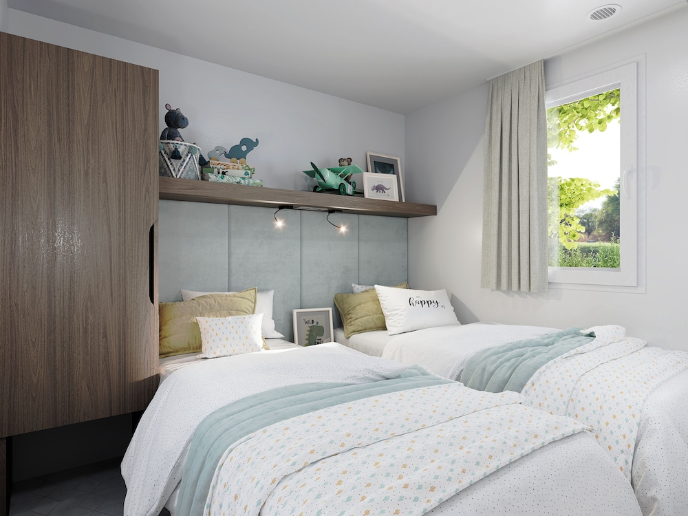 Premium Holiday Home - Photo 2