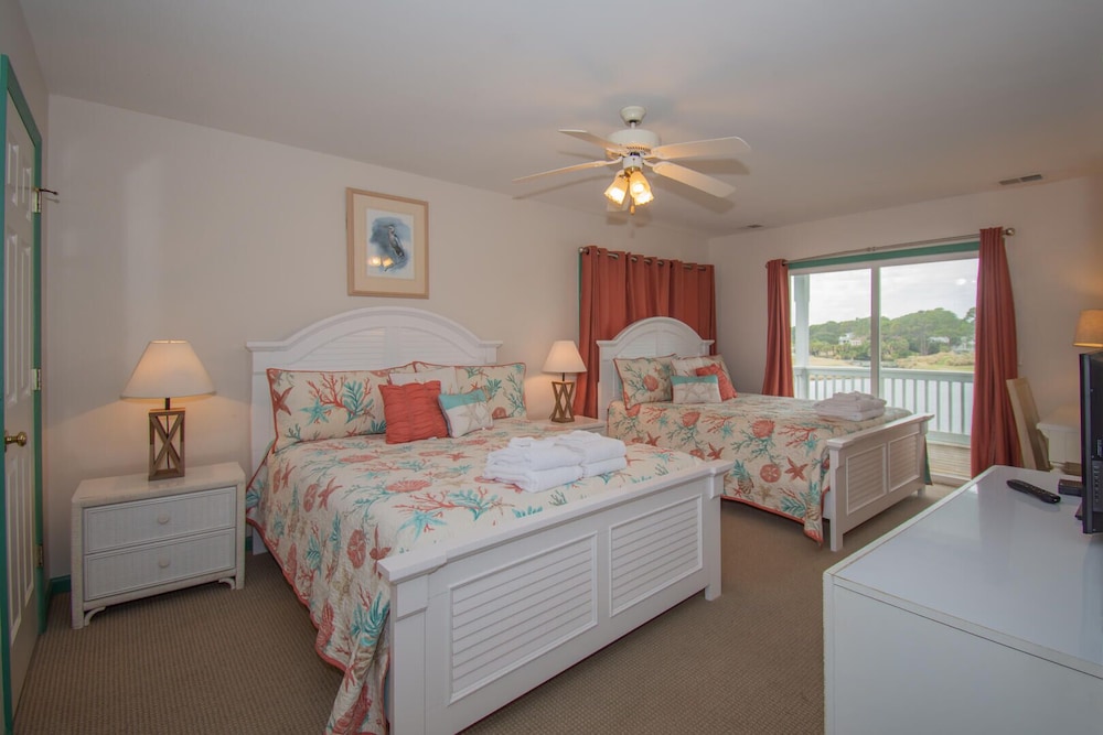 House, Multiple Beds, Kitchen, Ocean View photo 3