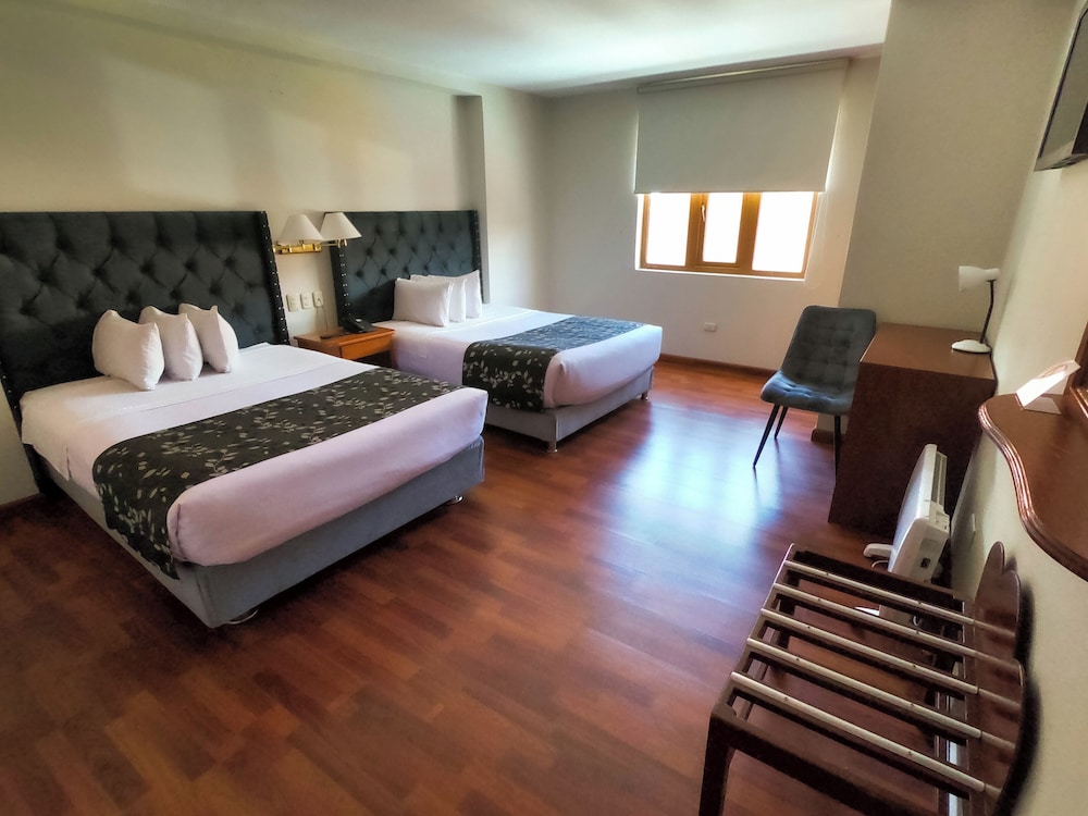 Standard Twin Room, Private Bathroom - Photo 1