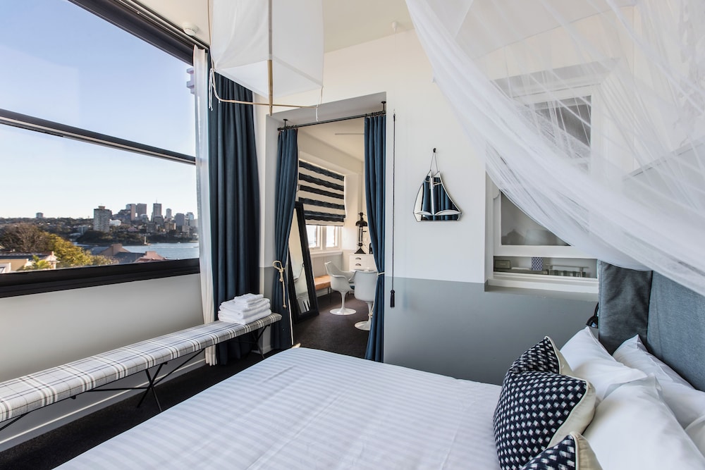 Deluxe Suite, 1 King Bed, Sea View