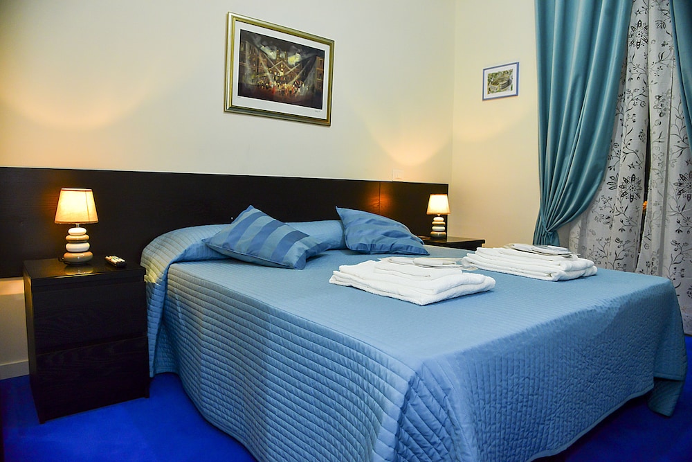Classic Double Room (Private external bathroom)