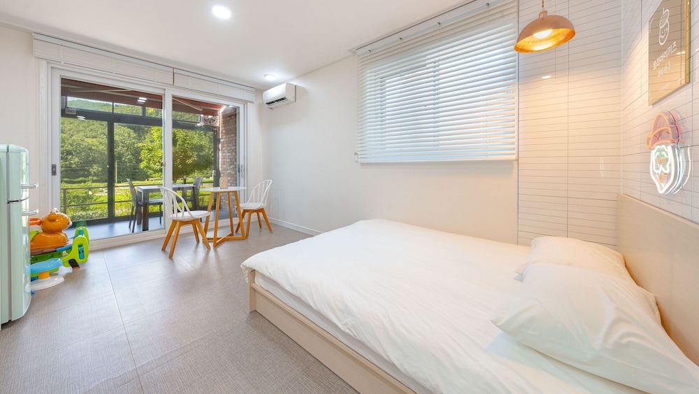 Basic Room, 1 Bedroom (queenbedroom)