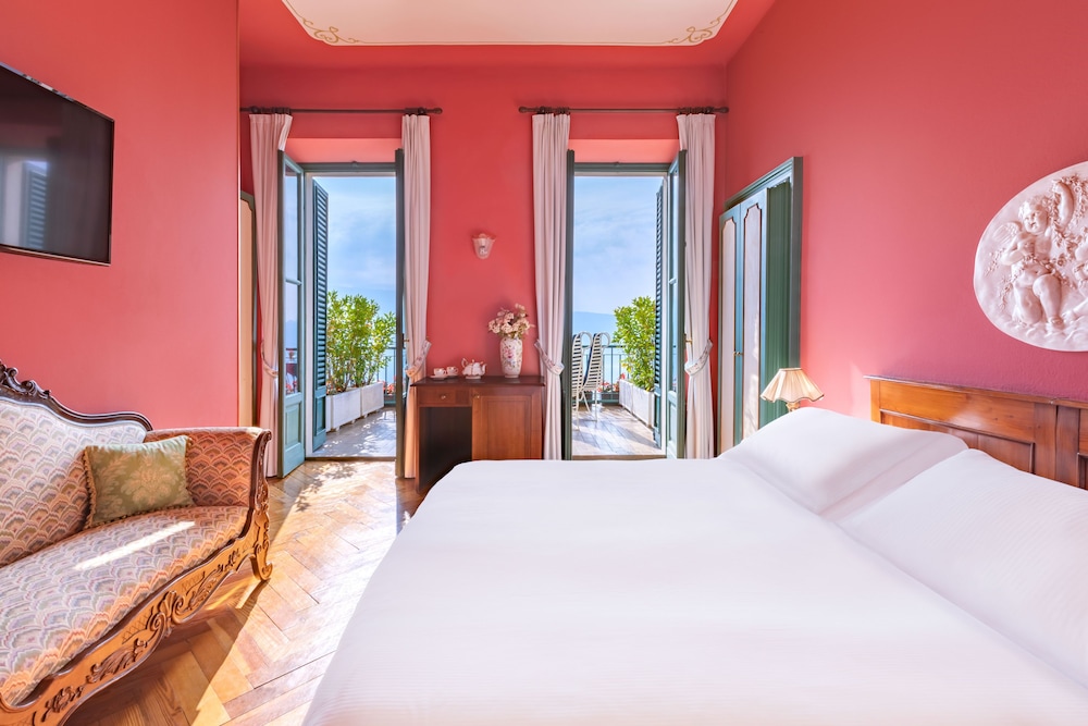 Signature Room Villa with Terrace and Lake View - Photo 2