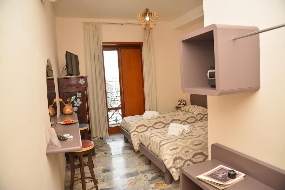 Classic Twin Room, 2 Twin Beds, Balcony, City View