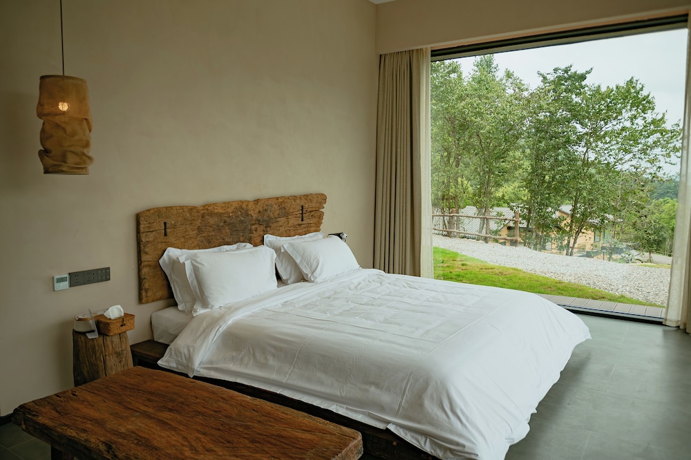 Elite Double Room, Patio, Mountain View