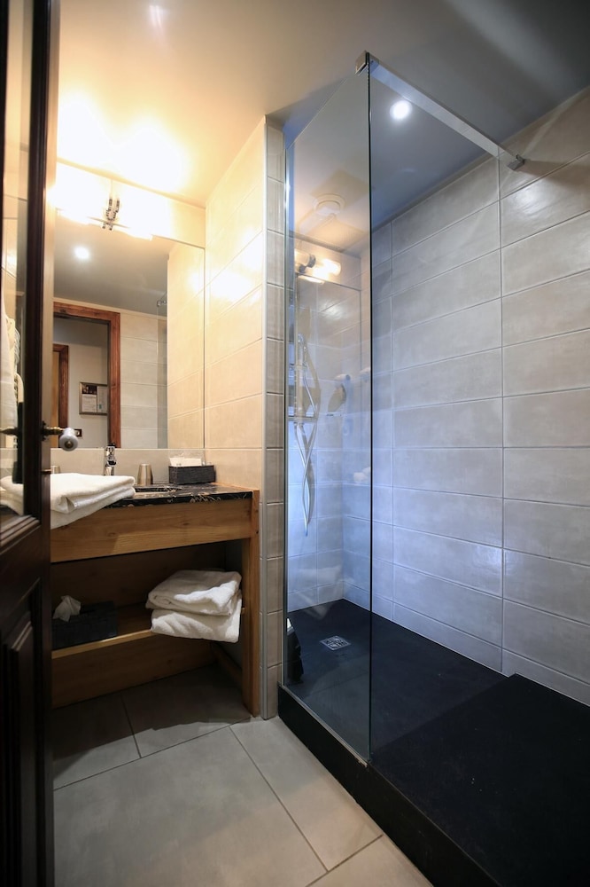 Classic Double Room, Ensuite (Maréchal) - Photo 4