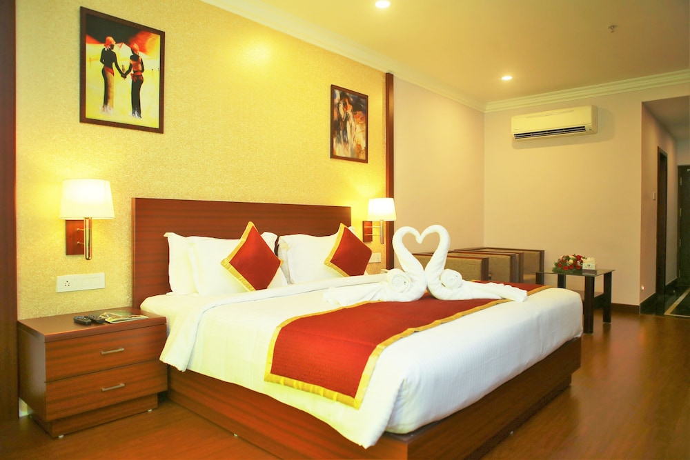 Deluxe Double Room Single Use, 1 King Bed, Accessible, Private Bathroom photo 1