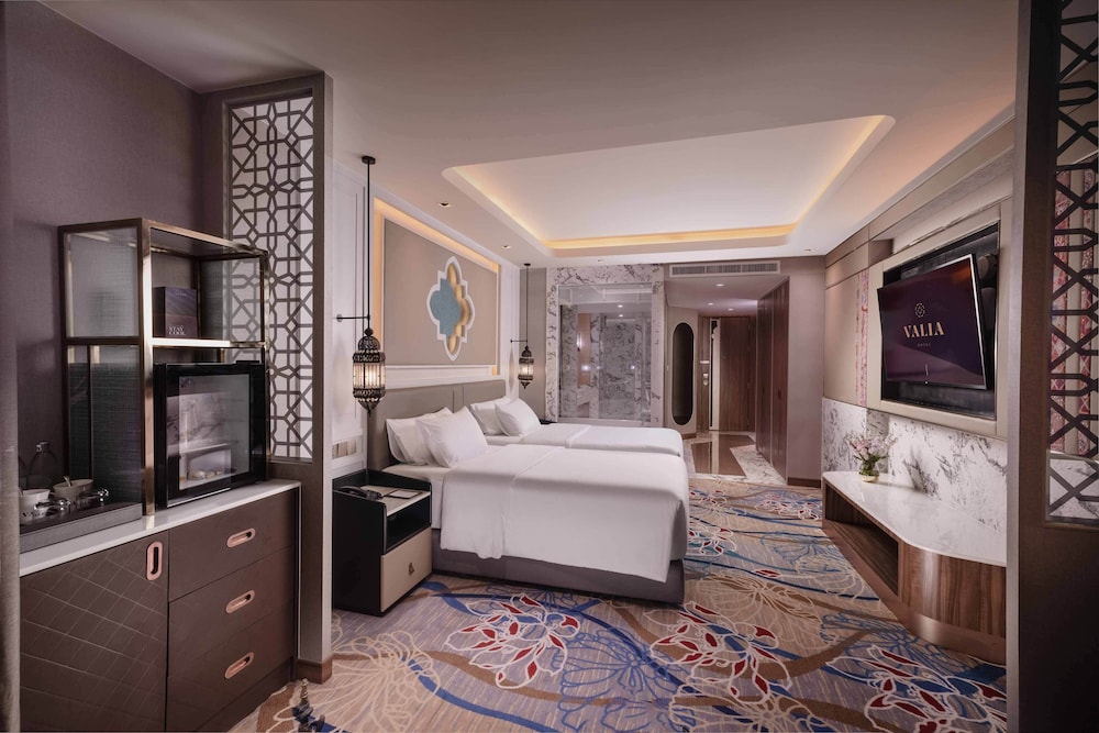 Deluxe Suite Twin Club Lounge Access
