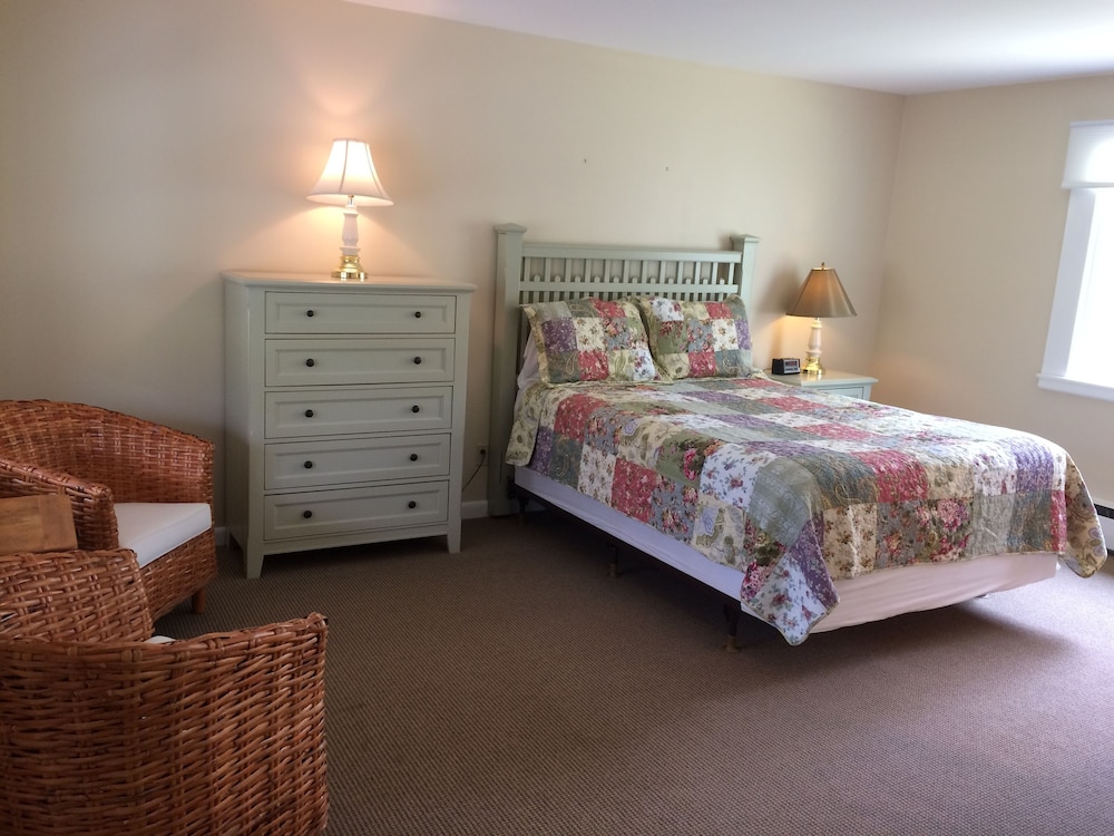 Double Room, 1 Queen Bed, Mountain View photo 1