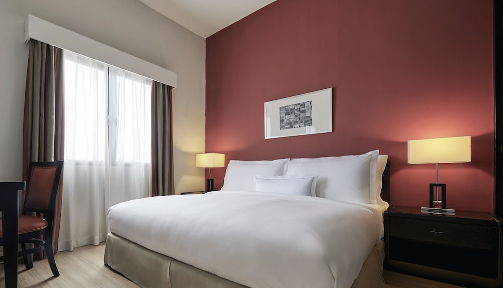 Executive Studio, 1 King Bed with Sofa bed, Balcony - Photo 2