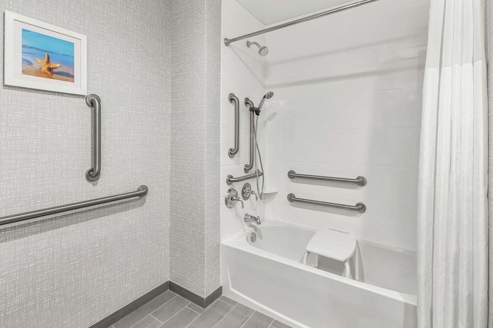 Standard Single Room, 2 Queen Beds, Accessible, Bathtub (Mobility & Hearing) - Photo 2