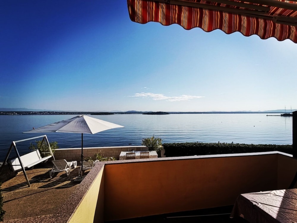 Apartment (Dijana - right next to the beach - A2) photo 3