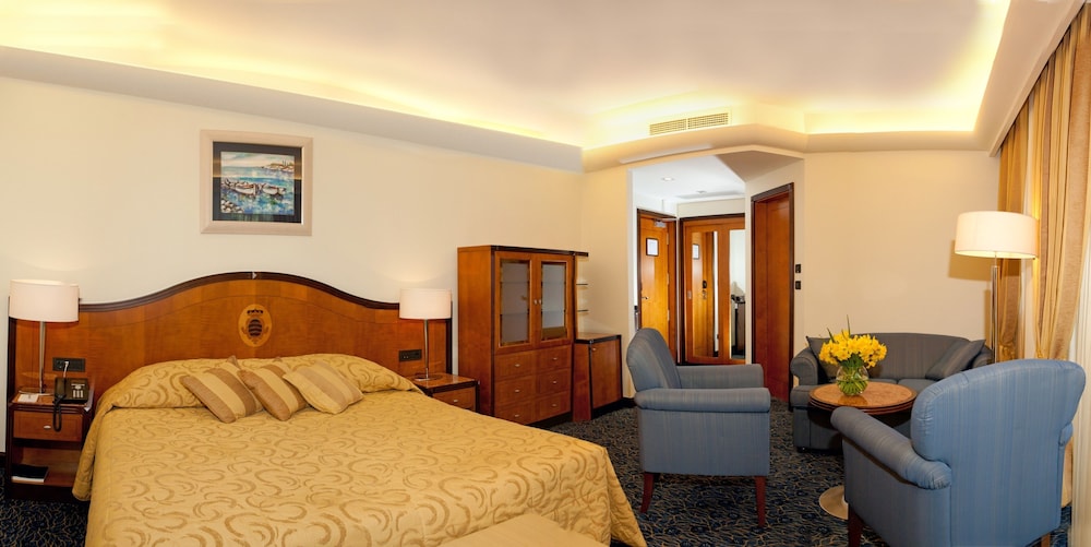 Double or Twin Room - Photo 3