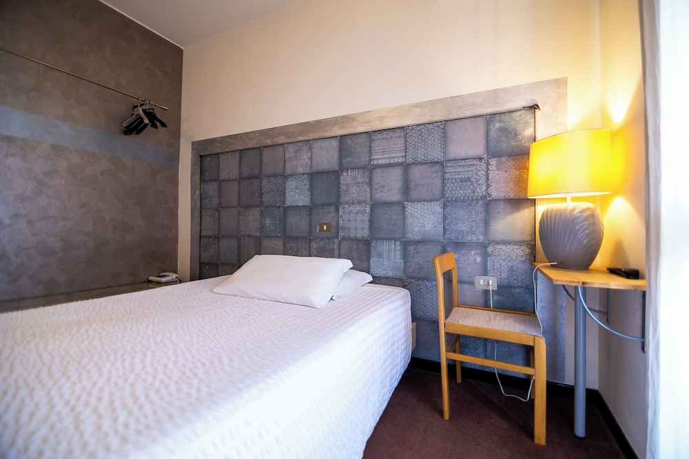 Basic Room photo 2